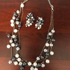 Pearl necklace/ earrings in white grey black